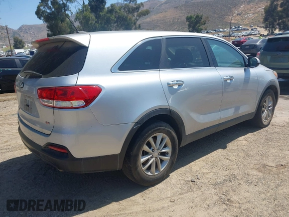 2017 Kia Sorento LX z VIN 5XYPG4A32HG210423, wystawiony jako IAAI lot #42283318 z przebiegiem 135 063 mil mil oraz . Historia ofert i sprzedaży dostępna na DreamBid. Obrazek 4.