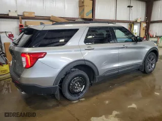 2022 Ford Explorer XLT with VIN 1FMSK8DHXNGB59751, listed as a Copart auction lot 50328465 with 53,443 mi miles and Clean Title. Bid and sale history available at carsss.com. Image 3.