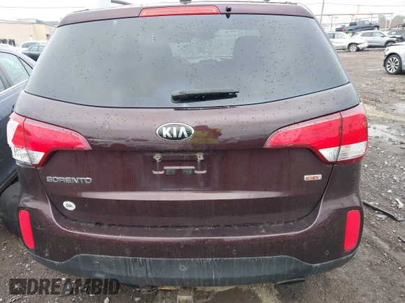 2015 Kia Sorento LX with VIN 5XYKTCA63FG585728, listed as a IAAI auction lot 42424806 with 191,894 mi miles and . Bid and sale history available at DreamBid. Image 17.
