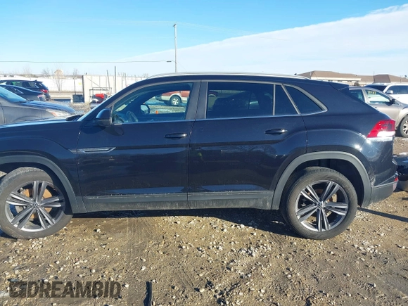 2020 Volkswagen Atlas SE with VIN 1V21E2CA9LC225525, listed as a IAAI auction lot 41742619 with 71,185 mi miles and . Bid and sale history available at DreamBid. Image 14.