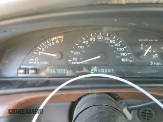 1998 Oldsmobile 88 LS z VIN 1G3HN52K4W4840817, wystawiony jako Copart lot #86803164 z przebiegiem 167 095 mil mil oraz Szkoda całkowita • Salvage title. Historia ofert i sprzedaży dostępna na DreamBid. Obrazek 9.