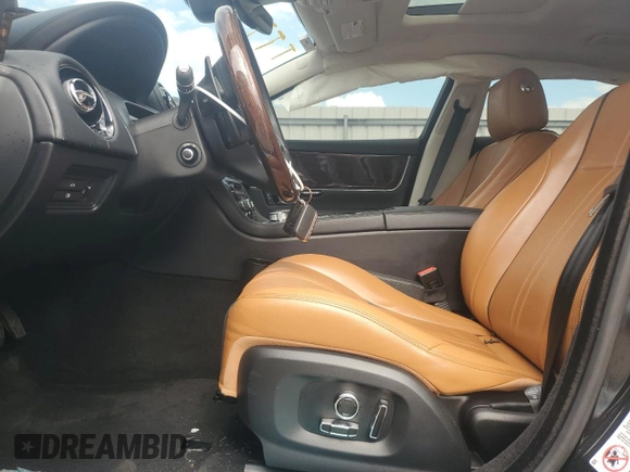 2019 Jaguar XJ R-Sport with VIN SAJWA1C7XK8W21242, listed as a Copart auction lot 56092225 with 47,727 mi miles and Salvage title. Bid and sale history available at DreamBid. Image 7.