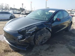 2023 Tesla Model 3 z VIN 5YJ3E1EA0PF680287, wystawiony jako IAAI lot #39491902 z przebiegiem 12 480 mil mil oraz . Historia ofert i sprzedaży dostępna na DreamBid. Obrazek 2.