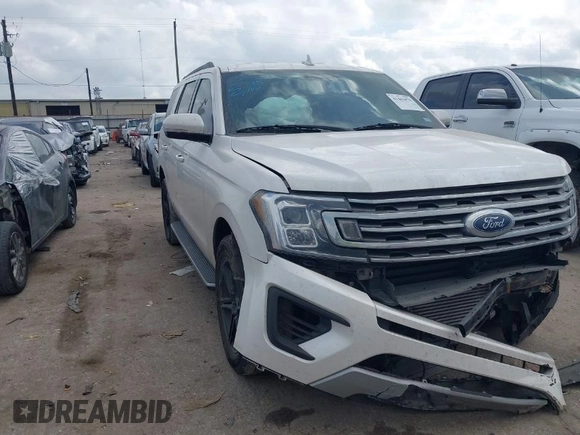 2019 Ford Expedition XLT with VIN 1FMJU1HT9KEA81854, listed as a IAAI auction lot 41462070 with 83,087 mi miles. Bid and sale history available at carsss.com. Image 1.