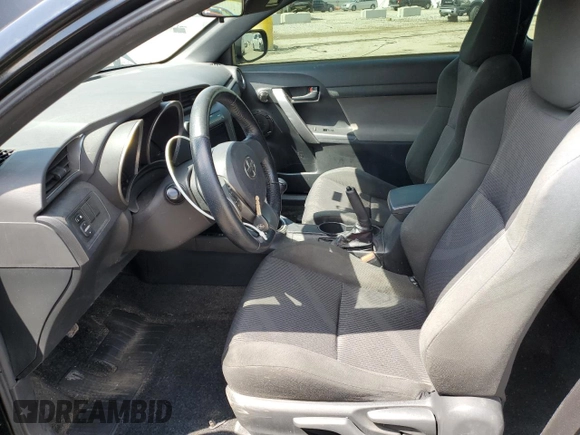 2012 Scion tC z VIN JTKJF5C76C3034769, wystawiony jako Copart lot #52517495 z przebiegiem 205 501 mil mil oraz Nie do naprawy • Non repairable. Historia ofert i sprzedaży dostępna na DreamBid. Obrazek 7.