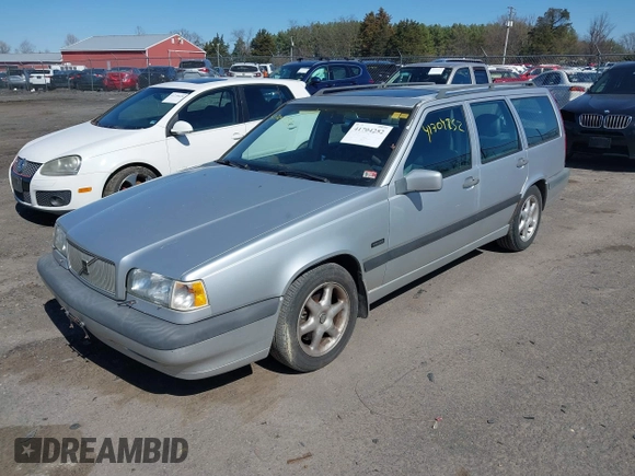 1997 Volvo 850 с VIN YV1LW5642V2323507, выставлен на аукционе IAAI как лот 41704252 с пробегом 210 727 миль миль и . История ставок и продаж доступна на DreamBid. Изображение 2.