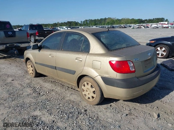 2007 Kia Rio LX with VIN KNADE123176203130, listed as a IAAI auction lot 41982135 with 221,702 mi miles. Bid and sale history available at carsss.com. Image 3.
