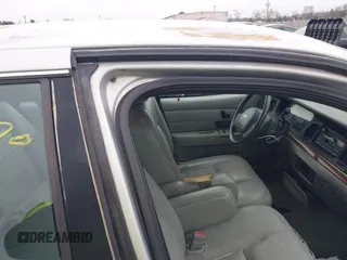 2003 Ford Crown Victoria LX z VIN 2FAFP74W53X151974, wystawiony jako IAAI lot #40887020 z przebiegiem 186 149 mil mil oraz . Historia ofert i sprzedaży dostępna na DreamBid. Obrazek 5.