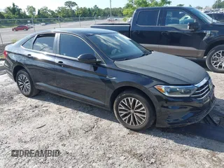2019 Volkswagen Jetta SEL with VIN 3VWEB7BU7KM193642, listed as a IAAI auction lot 42718572 with 124,633 mi miles and . Bid and sale history available at DreamBid. Image 1.