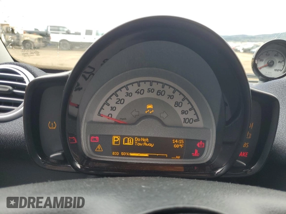 2014 Smart fortwo Passion z VIN WMEEJ9AA8DK673242, wystawiony jako Copart lot #43963505 z przebiegiem Nie podano mil oraz Tytuł czysty. Historia ofert i sprzedaży dostępna na DreamBid. Obrazek 9.