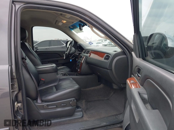 2011 Chevrolet Tahoe LT with VIN 1GNSCBE09BR284481, listed as a IAAI auction lot 42051462 with 194,670 mi miles and . Bid and sale history available at DreamBid. Image 5.