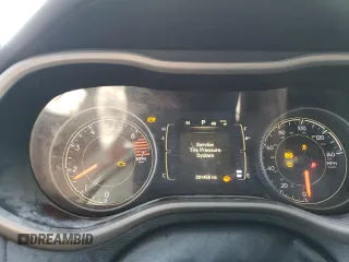 2016 Jeep Cherokee Altitude with VIN 1C4PJLCB7GW135235, listed as a Copart auction lot 80892474 with 201,458 mi miles and Salvage Title. Bid and sale history available at carsss.com. Image 9.
