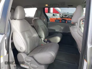 2018 Toyota Sienna XLE with VIN 5TDDZ3DC5JS205440, listed as a IAAI auction lot 41090557 with 50,775 mi miles. Bid and sale history available at carsss.com. Image 8.