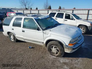 2000 Chevrolet Blazer LT with VIN 1GNDT13W1Y2144467, listed as a IAAI auction lot 41414551 with 245,235 mi miles. Bid and sale history available at carsss.com. Image 1.