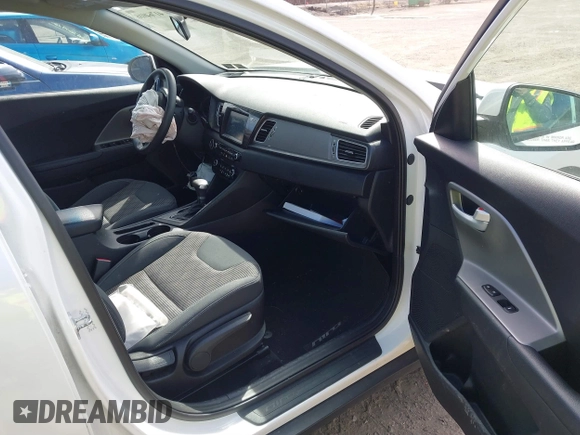2017 Kia Niro LX with VIN KNDCB3LC8H5041747, listed as a IAAI auction lot 41764016 with 103,329 mi miles. Bid and sale history available at carsss.com. Image 5.