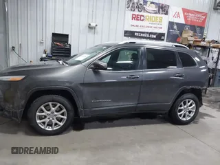 2016 Jeep Cherokee Latitude z VIN 1C4PJMCB1GW367092, wystawiony jako IAAI lot #41101266 z przebiegiem 96 500 mil mil oraz . Historia ofert i sprzedaży dostępna na DreamBid. Obrazek 14.
