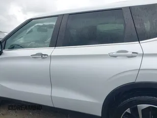 2022 Mitsubishi Outlander SE z VIN JA4J3UA86NZ013601, wystawiony jako IAAI lot #42009537 z przebiegiem 56 293 mil mil oraz . Historia ofert i sprzedaży dostępna na DreamBid. Obrazek 14.