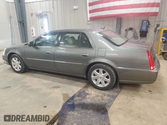 2008 Cadillac DTS 1SA z VIN 1G6KD57Y78U107110, wystawiony jako Copart lot #53548915 z przebiegiem 66 065 mil mil oraz Tytuł czysty. Historia ofert i sprzedaży dostępna na DreamBid. Obrazek 2.