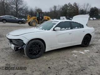 2015 Dodge Charger SXT z VIN 2C3CDXJG7FH884405, wystawiony jako Copart lot #45158575 z przebiegiem 135 229 mil mil oraz Szkoda całkowita • Salvage title. Historia ofert i sprzedaży dostępna na DreamBid. Obrazek 1.