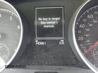 2016 Volkswagen Golf TSI S z VIN 3VW217AUXGM015805, wystawiony jako IAAI lot #42183579 z przebiegiem 143 061 mil mil oraz . Historia ofert i sprzedaży dostępna na DreamBid. Obrazek 14.