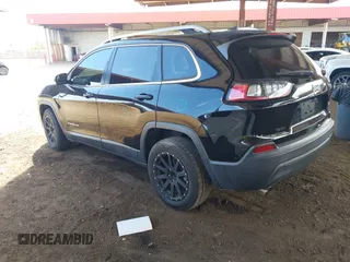 2019 Jeep Cherokee Latitude Plus z VIN 1C4PJLLB2KD420090, wystawiony jako IAAI lot #42094704 z przebiegiem 81 545 mil mil oraz . Historia ofert i sprzedaży dostępna na DreamBid. Obrazek 3.