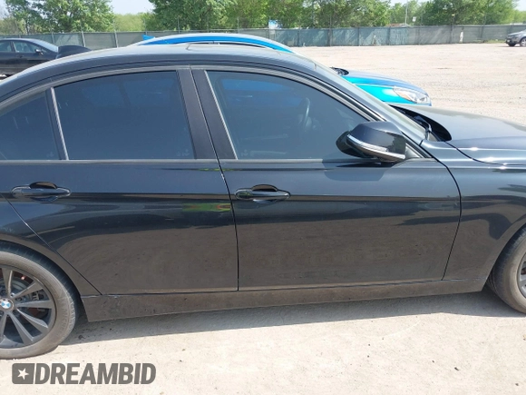 2016 BMW 3 Series 320i xDrive z VIN WBA8A3C51GK689115, wystawiony jako IAAI lot #41933558 z przebiegiem 69 625 mil mil oraz . Historia ofert i sprzedaży dostępna na DreamBid. Obrazek 13.
