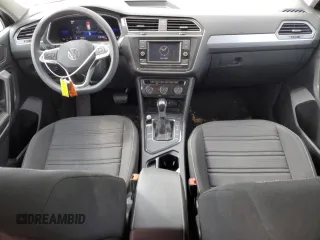 2022 Volkswagen Tiguan S z VIN 3VV1B7AX7NM119771, wystawiony jako Copart lot #53388255 z przebiegiem 50 757 mil mil oraz Szkoda całkowita • Salvage title. Historia ofert i sprzedaży dostępna na DreamBid. Obrazek 8.
