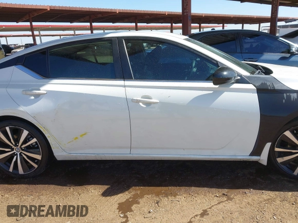 2022 Nissan Altima 2.5 SR with VIN 1N4BL4CV9NN399554, listed as a IAAI auction lot 41899949 with 33,099 mi miles. Bid and sale history available at carsss.com. Image 13.