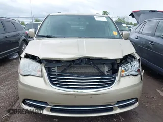 2011 Chrysler Town & Country Touring L z VIN 2A4RR8DG6BR677303, wystawiony jako IAAI lot #42168348 z przebiegiem 237 886 mil mil oraz . Historia ofert i sprzedaży dostępna na DreamBid. Obrazek 12.