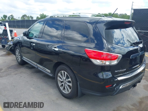 2016 Nissan Pathfinder Platinum with VIN 5N1AR2MM8GC663596, listed as a IAAI auction lot 42133436 with 164,133 mi miles and . Bid and sale history available at DreamBid. Image 3.