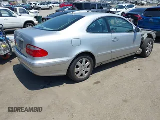 2001 Mercedes-Benz CLK 320/430 z VIN WDBLJ65G51F162092, wystawiony jako IAAI lot #42477861 z przebiegiem 165 725 mil mil oraz . Historia ofert i sprzedaży dostępna na DreamBid. Obrazek 4.