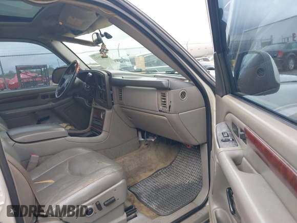 2005 Cadillac Escalade z VIN 1GYEC63TX5R125669, wystawiony jako IAAI lot #40783533 z przebiegiem 364 924 mil mil oraz . Historia ofert i sprzedaży dostępna na DreamBid. Obrazek 5.