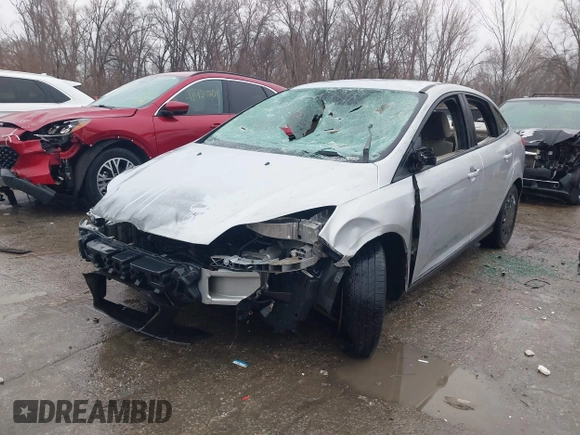 2013 Ford Focus SE z VIN 1FADP3F28DL107069, wystawiony jako IAAI lot #41412256 z przebiegiem 160 727 mil mil oraz . Historia ofert i sprzedaży dostępna na DreamBid. Obrazek 17.