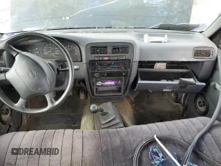 1996 Nissan Frontier XE z VIN 1N6SD11S5TC335953, wystawiony jako Copart lot #49104755 z przebiegiem 216 288 mil mil oraz Szkoda całkowita • Salvage title. Historia ofert i sprzedaży dostępna na DreamBid. Obrazek 8.