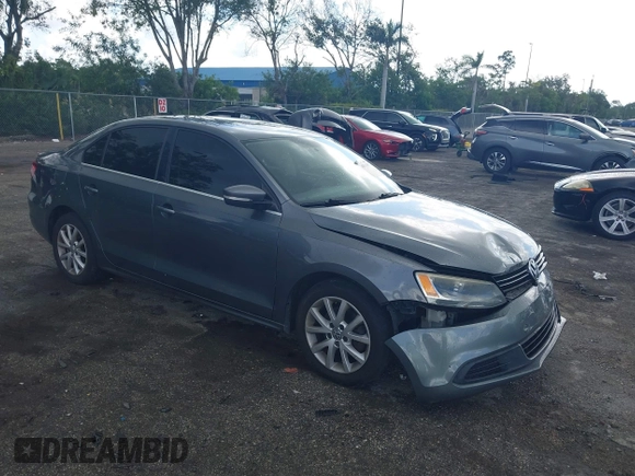 2014 Volkswagen Jetta SE with VIN 3VWD07AJ9EM277085, listed as a IAAI auction lot 42531957 with 171,613 mi miles and . Bid and sale history available at DreamBid. Image 1.