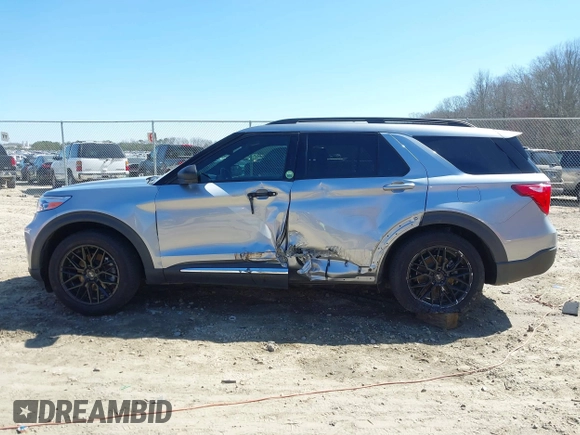 2020 Ford Explorer XLT with VIN 1FMSK7DH8LGA09516, listed as a IAAI auction lot 41650942 with 113,000 mi miles and . Bid and sale history available at carsss.com. Image 14.