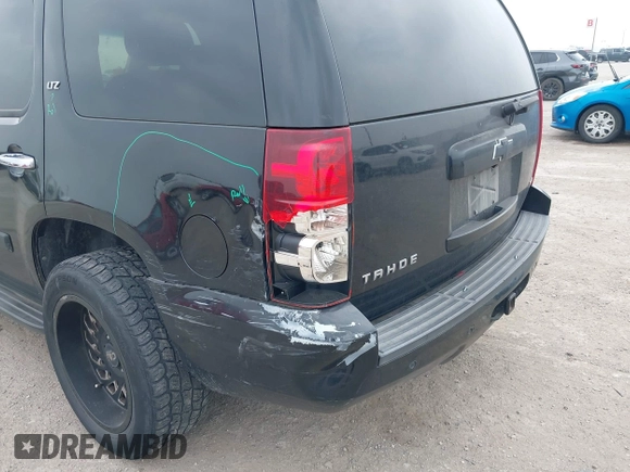 2008 Chevrolet Tahoe LTZ z VIN 1GNFK13018R143737, wystawiony jako IAAI lot #42220433 z przebiegiem 198 598 mil mil oraz . Historia ofert i sprzedaży dostępna na DreamBid. Obrazek 6.