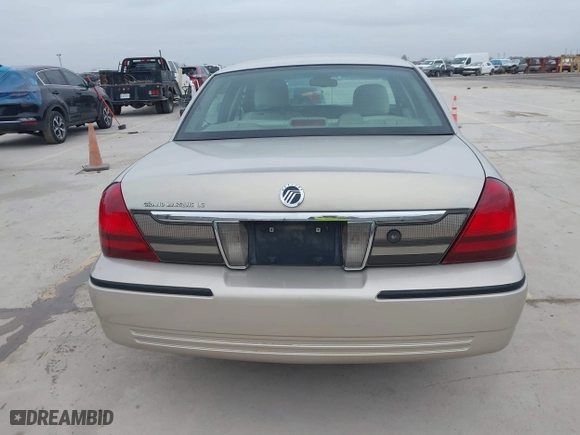 2007 Mercury Grand Marquis LS with VIN 2MEHM75V87X612932, listed as a IAAI auction lot 41697881 with 189,400 mi miles. Bid and sale history available at carsss.com. Image 16.