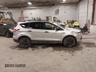 2014 Ford Escape SE z VIN 1FMCU9GX1EUD67624, wystawiony jako IAAI lot #41986362 z przebiegiem 79 921 mil mil oraz . Historia ofert i sprzedaży dostępna na DreamBid. Obrazek 13.