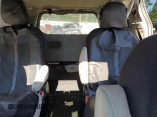 2018 Toyota Sienna XLE with VIN 5TDDZ3DC6JS196196, listed as a Copart auction lot 60103275 with 71,209 mi miles and Salvage title. Bid and sale history available at DreamBid. Image 10.