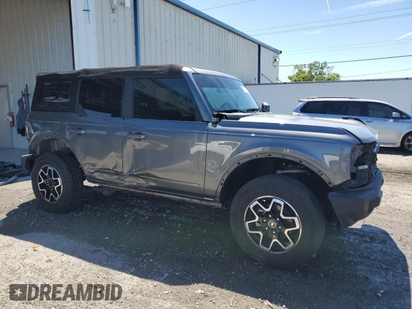 2023 Ford Bronco z VIN 1FMDE5BH4PLA99848, wystawiony jako Copart lot #49833595 z przebiegiem 29 101 mil mil oraz Szkody całkowita. Historia ofert i sprzedaży dostępna na DreamBid. Obrazek 4.