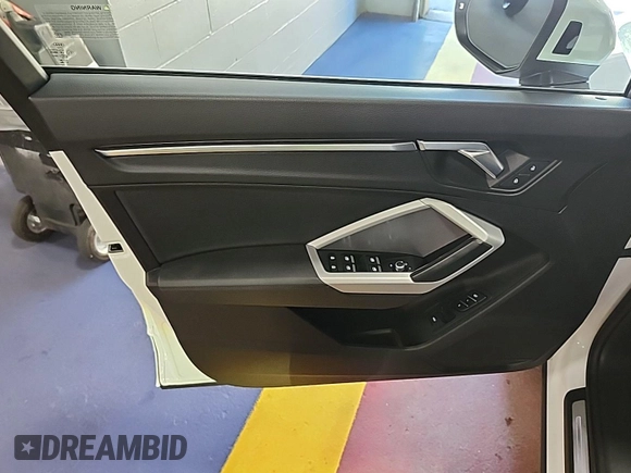 2023 Audi Q3 S line Premium с VIN WA1DECF38P1102974, выставлен на аукционе IAAI как лот 42852727 с пробегом 45 357 миль миль и . История ставок и продаж доступна на DreamBid. Изображение 22.