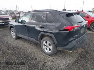 2020 Toyota RAV4 Hybrid XLE z VIN 2T3RWRFV3LW064403, wystawiony jako IAAI lot #42297370 z przebiegiem 102 730 mil mil oraz . Historia ofert i sprzedaży dostępna na DreamBid. Obrazek 3.