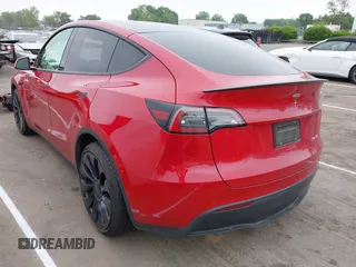 2022 Tesla Model Y Performance z VIN 7SAYGDEF6NF511436, wystawiony jako IAAI lot #42078122 z przebiegiem 44 006 mil mil oraz . Historia ofert i sprzedaży dostępna na DreamBid. Obrazek 3.