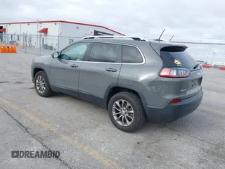 2019 Jeep Cherokee Latitude Plus z VIN 1C4PJMLB5KD440162, wystawiony jako IAAI lot #41911864 z przebiegiem 53 927 mil mil oraz . Historia ofert i sprzedaży dostępna na DreamBid. Obrazek 3.