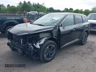 2024 Nissan Rogue SV z VIN 5N1BT3BA1RC705503, wystawiony jako IAAI lot #42298131 z przebiegiem 26 793 mil mil oraz . Historia ofert i sprzedaży dostępna na DreamBid. Obrazek 2.