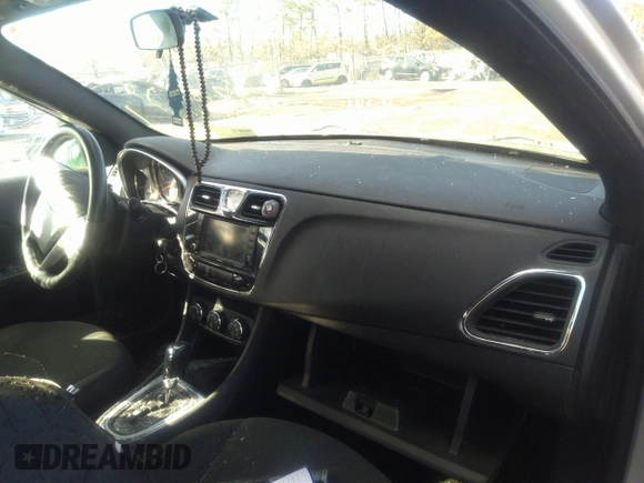 2011 Chrysler 200 Touring z VIN 1C3BC1FB0BN607153, wystawiony jako IAAI lot #38884887 z przebiegiem 153 027 mil mil oraz . Historia ofert i sprzedaży dostępna na DreamBid. Obrazek 5.