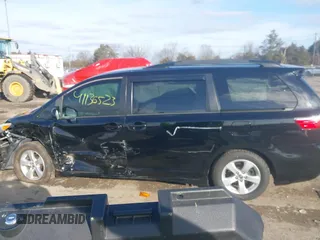 2018 Toyota Sienna LE Auto Access Seat с VIN 5TDKZ3DC8JS911678, выставлен на аукционе IAAI как лот 41136523 с пробегом 105 896 миль миль и . История ставок и продаж доступна на DreamBid. Изображение 14.