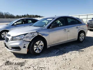2015 Chevrolet Cruze LS z VIN 1G1PA5SH3F7217319, wystawiony jako Copart lot #48901504 z przebiegiem 133 266 mil mil oraz Szkoda całkowita • Salvage title. Historia ofert i sprzedaży dostępna na DreamBid. Obrazek 1.
