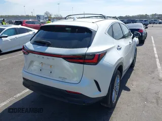 2024 Lexus NX 350 Luxury z VIN JTJHGCEZ9R2011147, wystawiony jako IAAI lot #42075605 z przebiegiem 30 153 mil mil oraz . Historia ofert i sprzedaży dostępna na DreamBid. Obrazek 4.